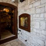 ...una porta interna permette l�accesso al cunicolo predetto